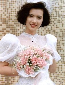 余倩雯的个人资料,才华横溢的年轻才女，多才多艺的人生探索者