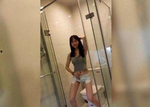 女主播厕所直播画面.,女主播厕所直播画面引发热议