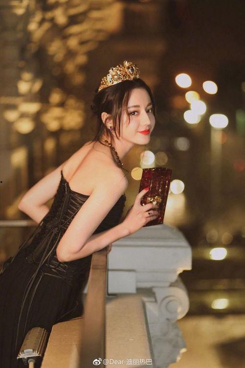 迪丽热巴米兰照片